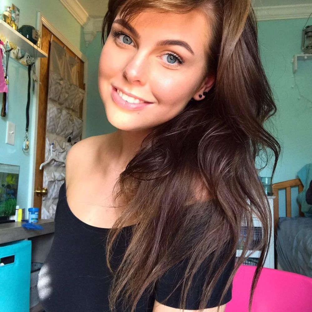 Meet your Posher, Corie